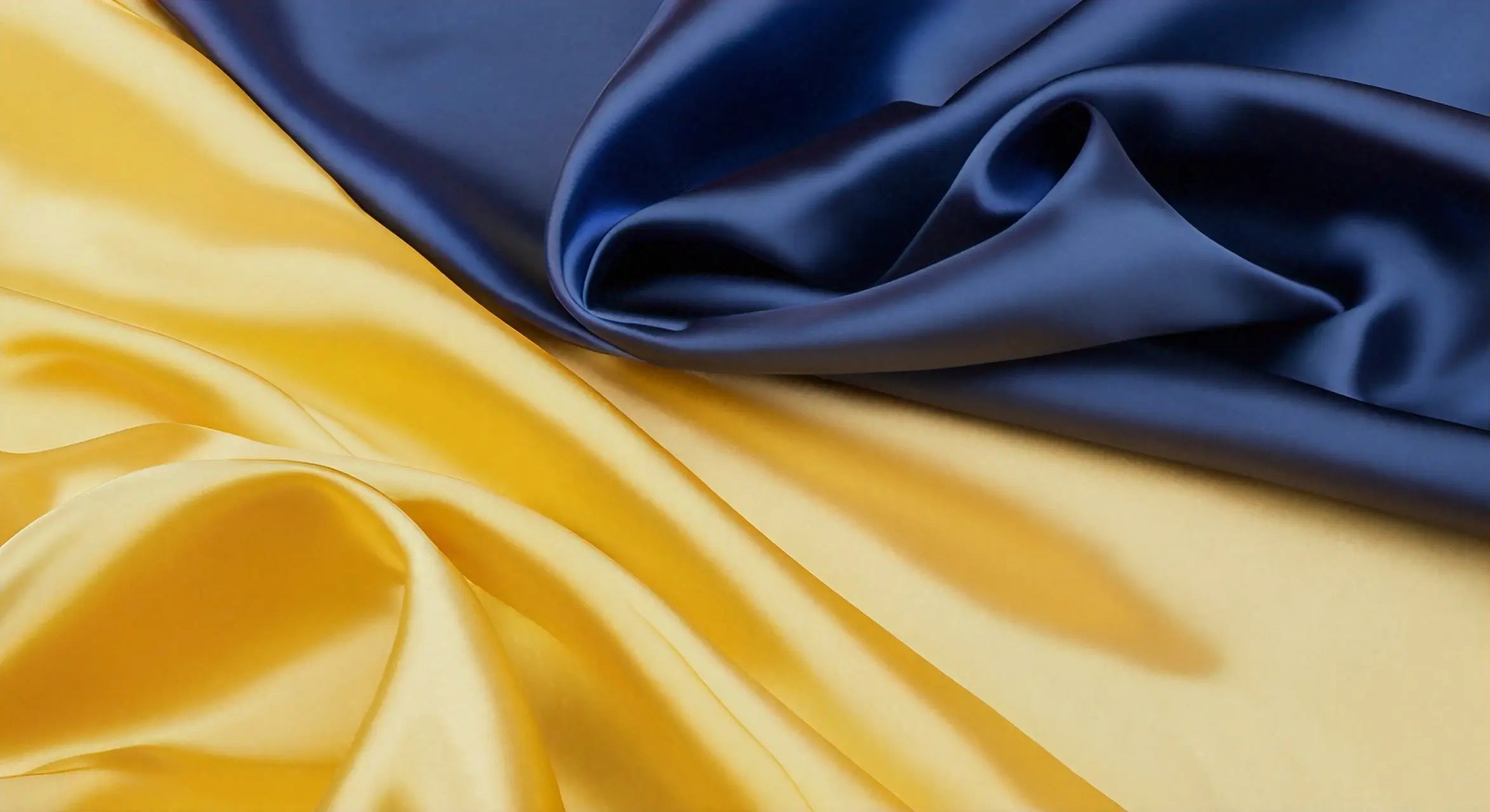 Les Différences Entre le Satin et la Soie: Tout ce que Vous Devez Savoir StudioSoie