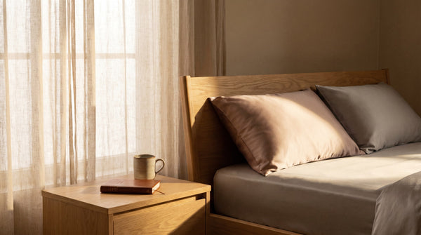 How to Choose Your Silk Pillowcase (Momme, Grade, Size) - StudioSoie