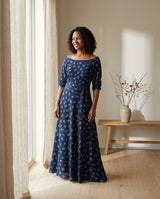 Robe Longue en Double Georgette de Soie — Épaules Dénudées Ceinturée Femme — portée de face | StudioSoie