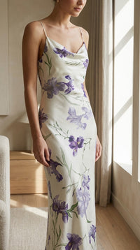 Robe longue en soie de mûrier coupe biais imprimé floral — détail du décolleté | StudioSoie