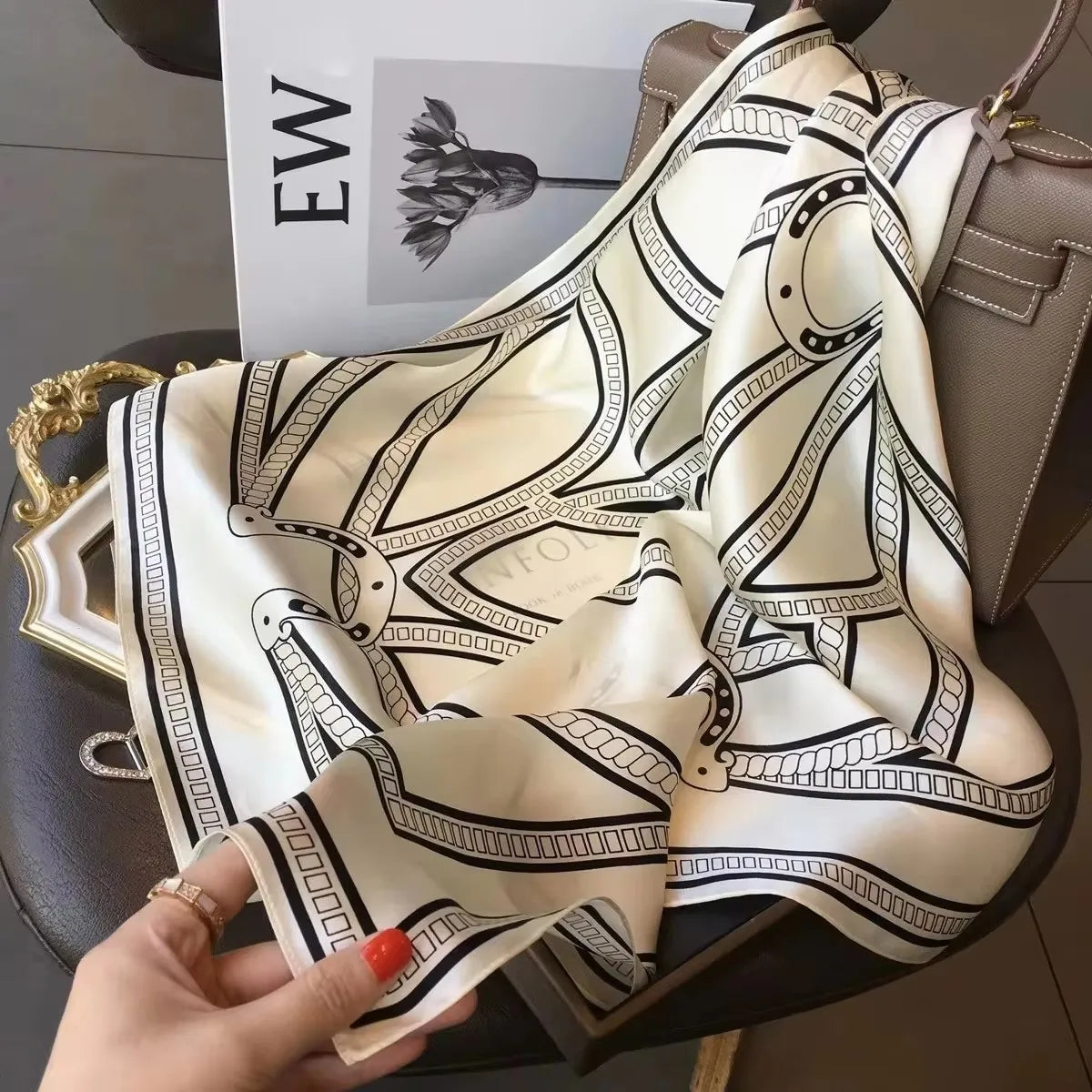 Foulard Carré en Soie Naturelle 65 cm - Accessoire Luxe 100% Soie de Mûrier