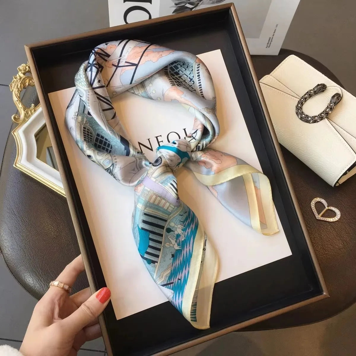 Foulard Carré en Soie Naturelle 65 cm - Accessoire Luxe 100% Soie de Mûrier