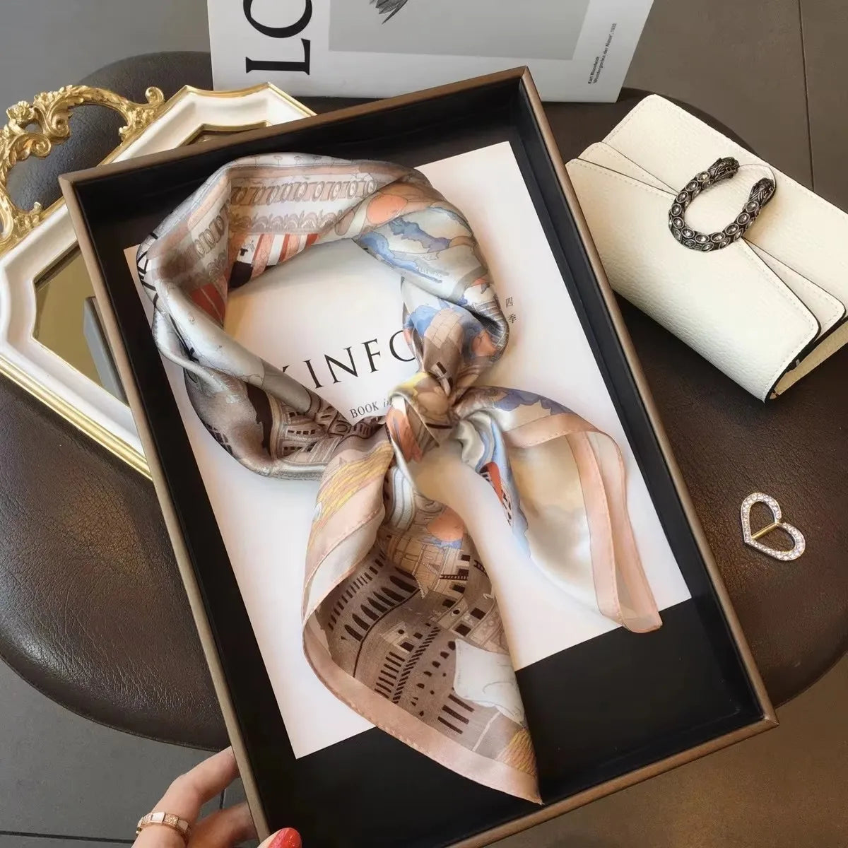 Foulard Carré en Soie Naturelle 65 cm - Accessoire Luxe 100% Soie de Mûrier