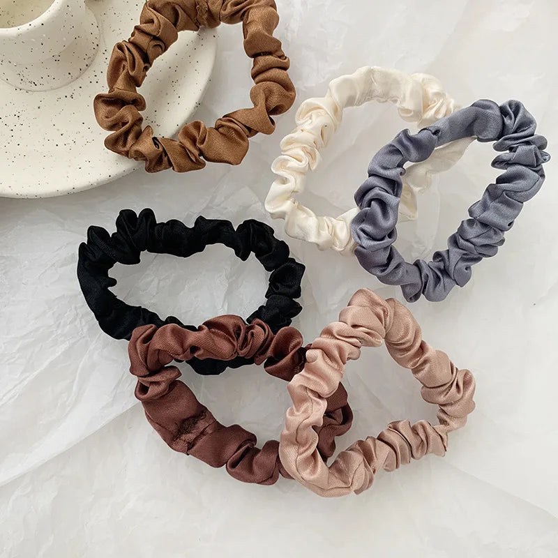 Förpackning med 6 Satin Scrunchies