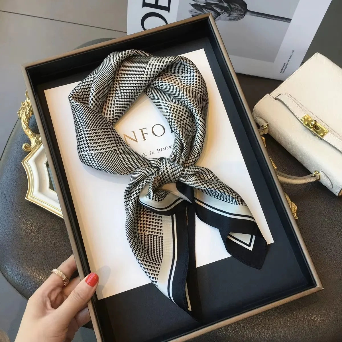 Foulard Carré en Soie Naturelle 65 cm - Accessoire Luxe 100% Soie de Mûrier