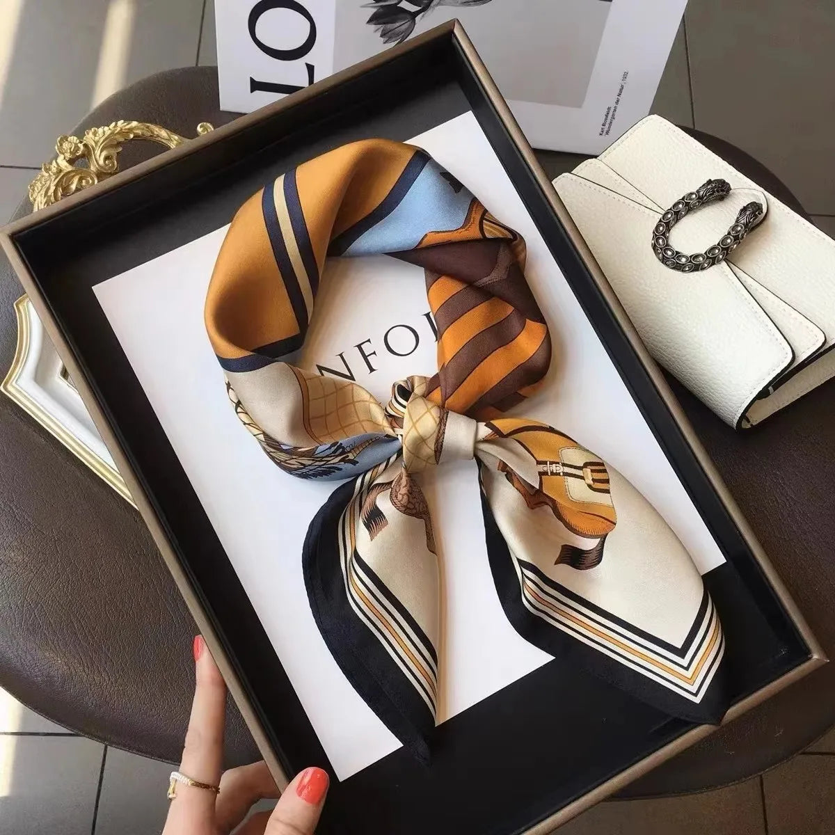 Foulard Carré en Soie Naturelle 65 cm - Accessoire Luxe 100% Soie de Mûrier