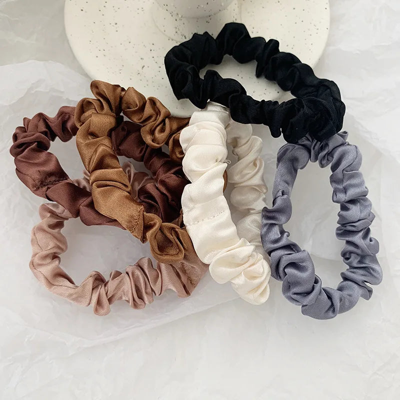 Förpackning med 6 Satin Scrunchies