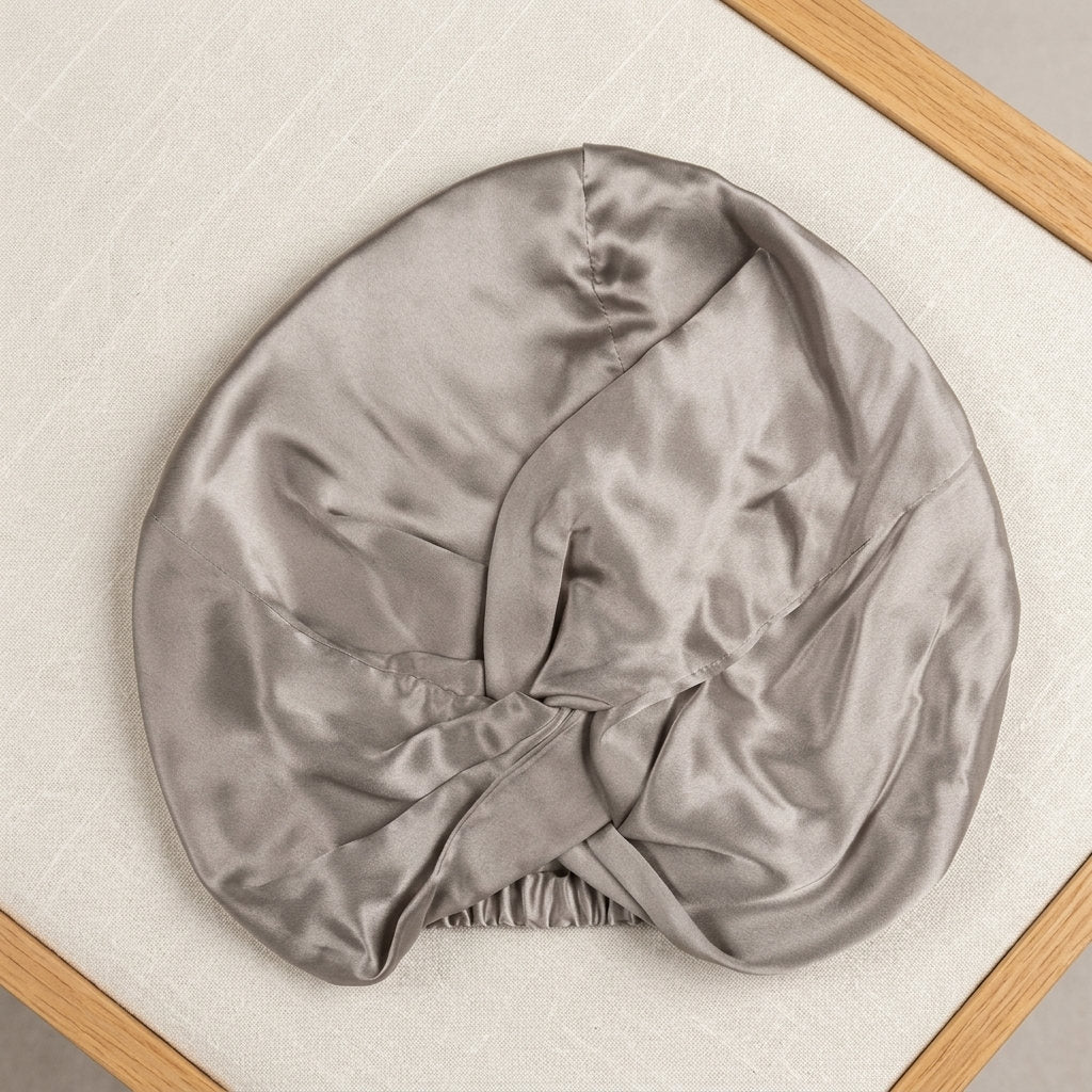 Bonnet turban en soie – coloris Gris Taupe – StudioSoie