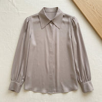 Chemise classique en soie de mûrier 19 momme – coloris Taupe – StudioSoie