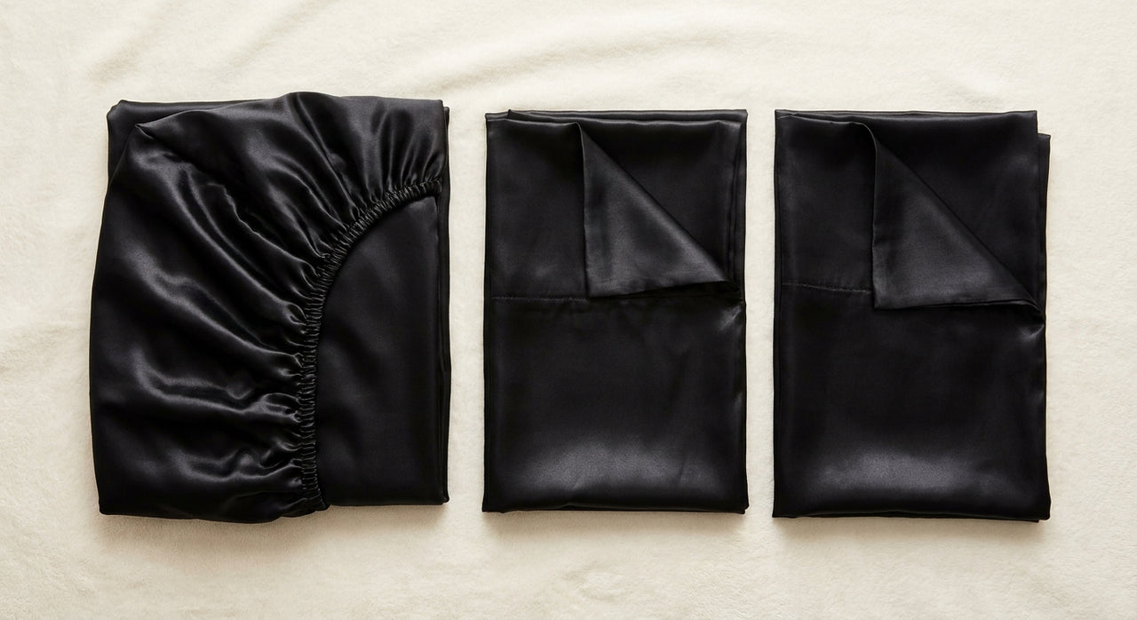 Parure de lit 3 pièces en satin glossy noir - StudioSoie
