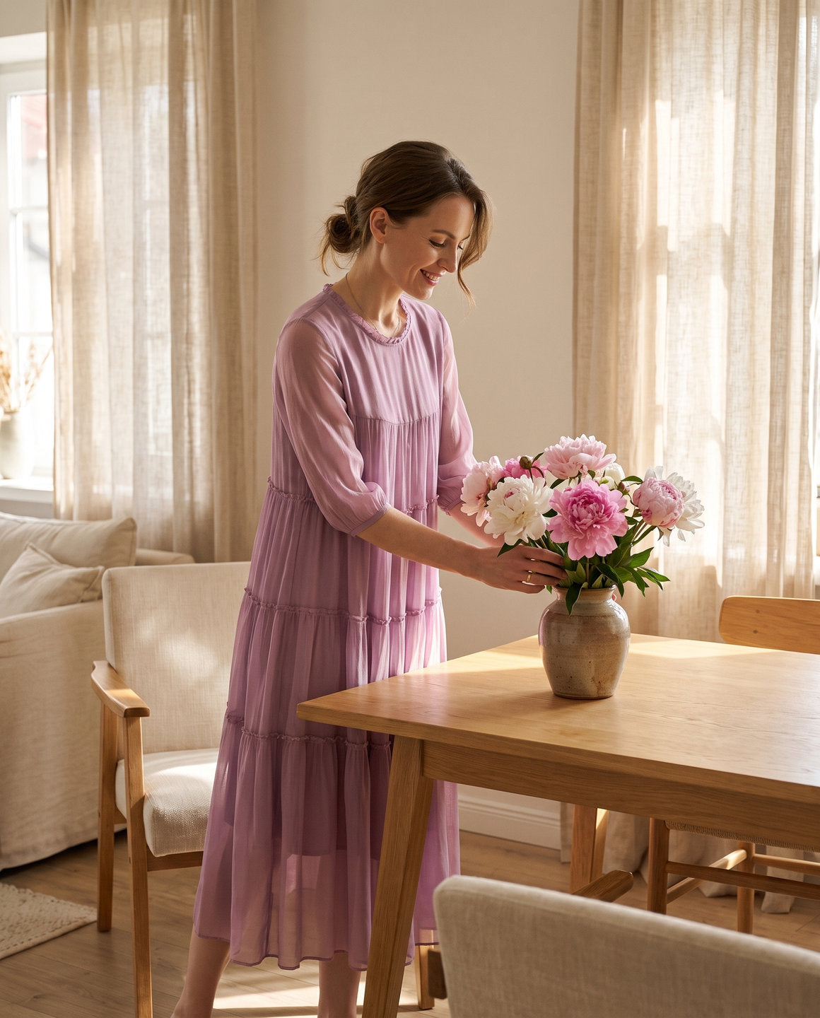 Robe longue en georgette de soie à volants – scène de vie – StudioSoie